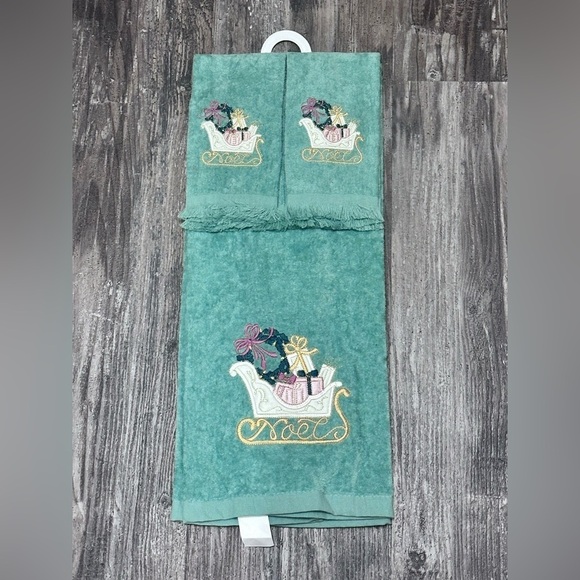 Other - Vintage Velour Embroidered 1 Bath 2 Fingertip Hand Towels NEW